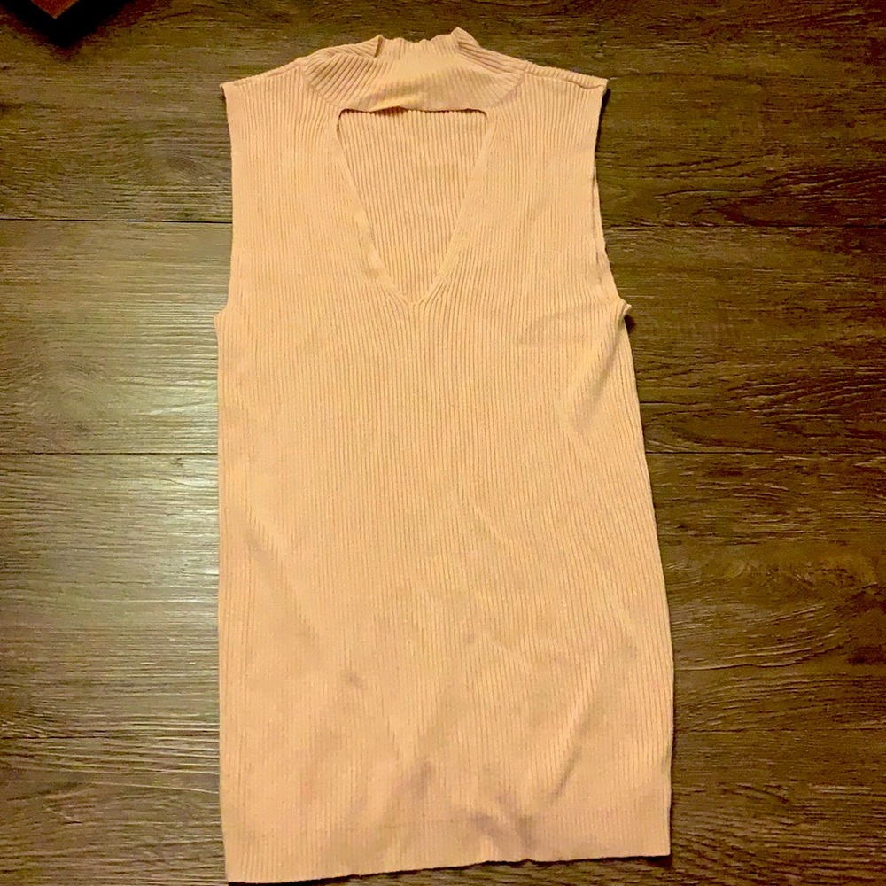 Express blush rib mock cutout sleeveless top M
